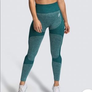 NWOT Doyoueven impact seamless leggings